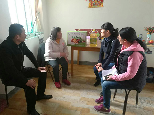 201703党员志愿服务=慰问社区困难群众2.jpg