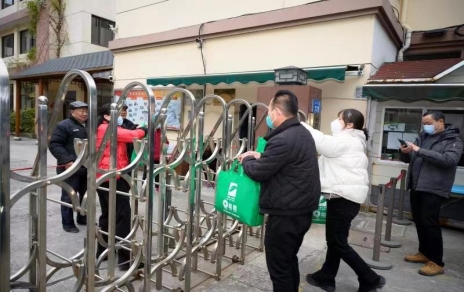 一份情驱散严寒，一片心常驻公益